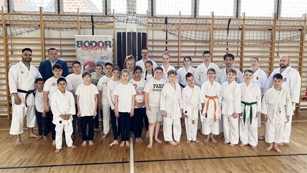 Japán karatemesterrel edzettek a baksi karatékák