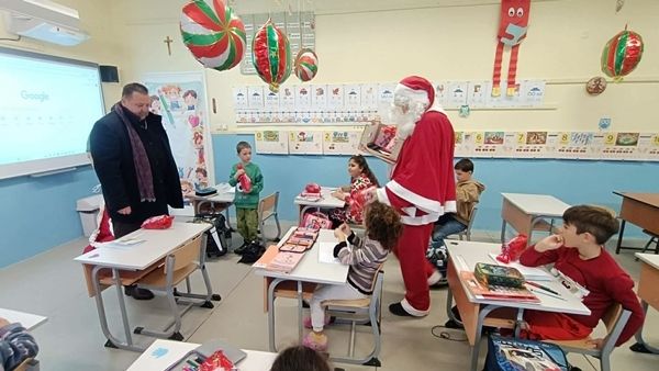 A falu apraja-nagyjához ellátogatott a Mikulás Bakson