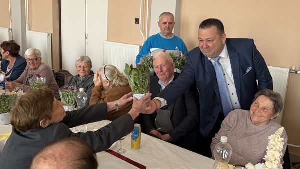 Nőnapi ünnepségen köszöntötték a baksi hölgyeket