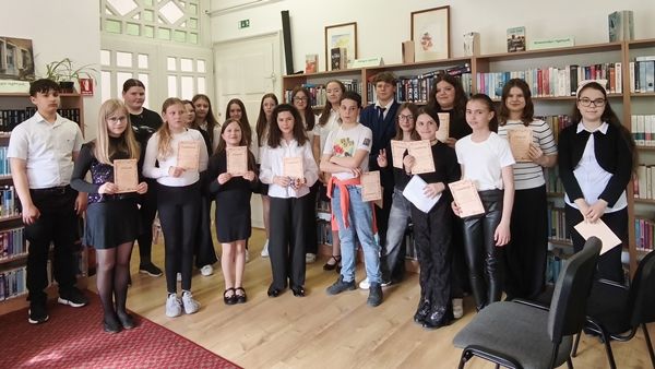 Balladamondó verseny a Kisteleki Ede Városi Könyvtárban