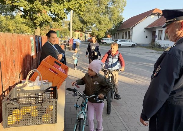 Bringás reggelivel népszerűsítették a fenntartható közlekedést 
