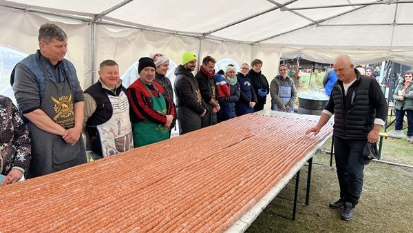 250 méteres kolbász a XI. Kisteleki Disznótoros Sokadalmon