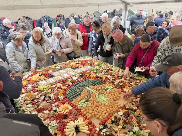  Óriási jubileumi hidegtál a 26. Kisteleki Sajt- és Gasztronómiai Fesztiválon