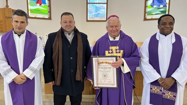 Püspöki hálaadó szentmise Bakson