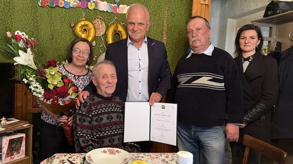 90. születésnapja alkalmából köszöntötték Hegedűs Józsefet