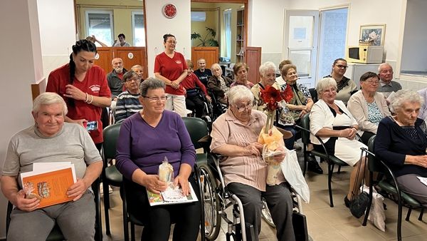 Mesemondó versenyt szerveztek 65 éven felülieknek Kisteleken