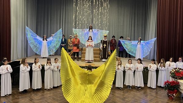 Évzáró taggyűlés látványos betlehemessel