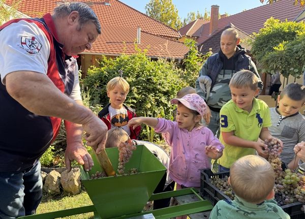 szureti_mulatsag_hetszinvirag_ovi_20260929_cl
