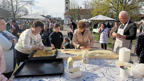 Húsvét Kisteleken, avagy nyuszisimogatótól az óriáskalácsig